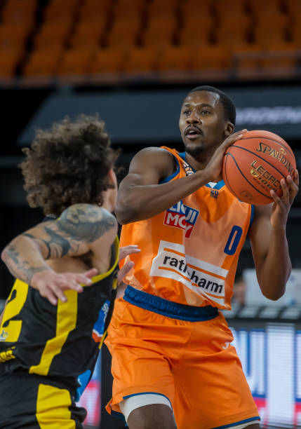 中脱颖而出 中脱颖而出