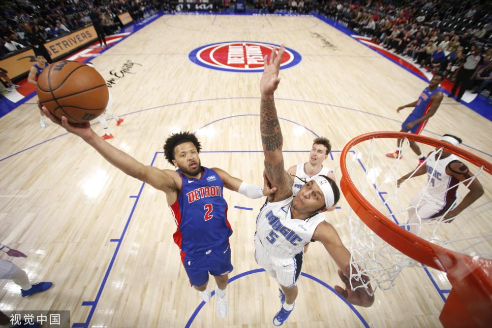 赛场所向披 赛场所向披