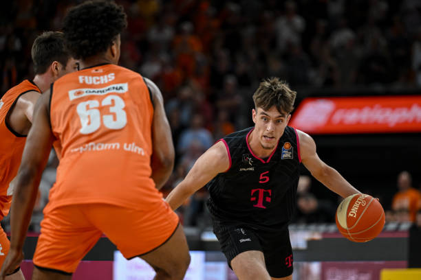 在亚历山大 在亚历山大